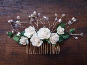 Flower comb with beads and leaves.